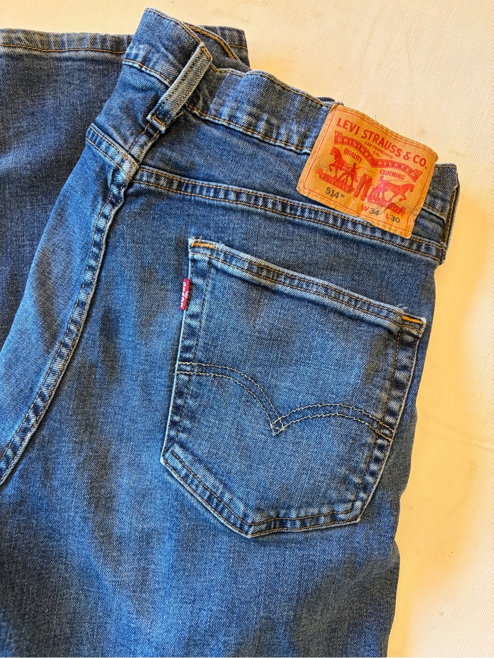 Levi's Men's Medium Blue Denim Relaxed Jeans with Tan Leather Patch